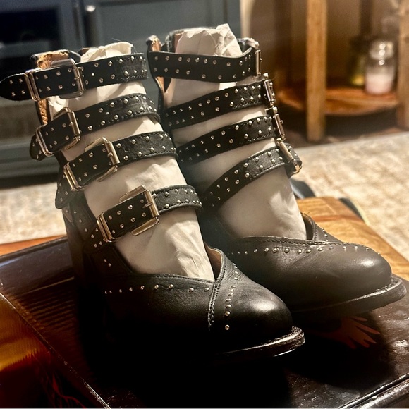 Freebird By Steven “Felicity” Studded Leather Ankle Boots Size 7 (Black) - Picture 3 of 8